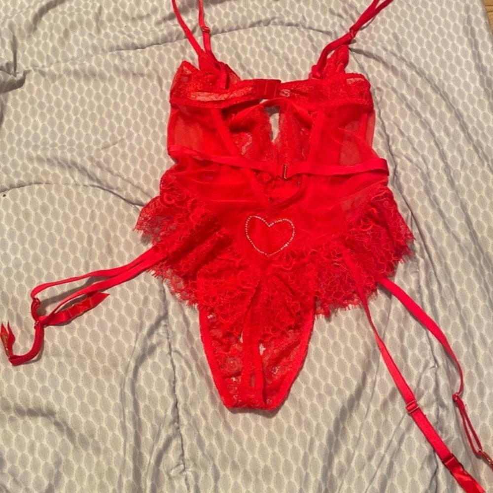 Victoria Secret - Picture 4 of 5